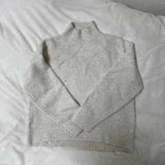 ユニクロ スフレヤーンハイネックセーター Sのサムネイル