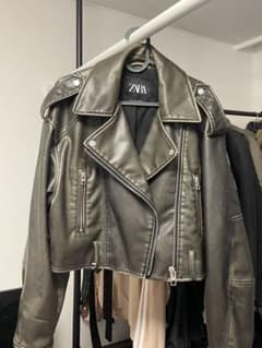 ZARA フェイクレザー ライダースジャケット カーキ Mサイズのサムネイル