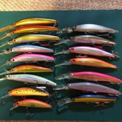 サクラマスルアー　16個のサムネイル