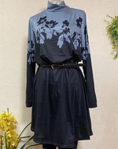 新品未使用★着痩せ★上花がらワンピース★長袖★ハイネック★のサムネイル