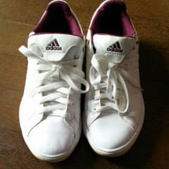 adidasのサムネイル
