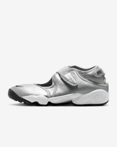 Nikeエアリフト24㎝シルバー新品、未使用のサムネイル