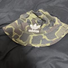 adidaバケットハットのサムネイル