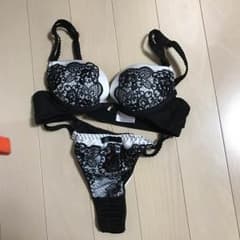 ブラジャーのサムネイル