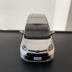 【桂ちゃん専用】トヨタ 新型 シエンタ ミニカー 1/30 カラーサンプルのサムネイル