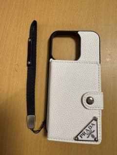 PRADA iPhoneケース ストラップ付 ホワイト　iPhone15pro用のサムネイル
