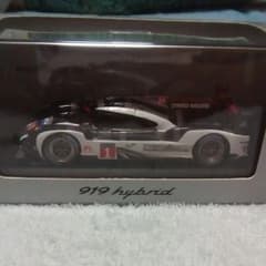 車のフィギュアのサムネイル