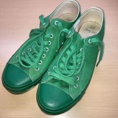 スニーカーのサムネイル