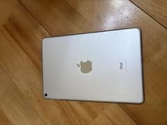 Apple iPadmini シルバーのサムネイル