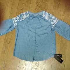 [Brand New, Unused] 7/8 Sleeve Embroidered Blouse