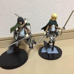 進撃の巨人 フィギュアセット  ミカサ  クリスタのサムネイル