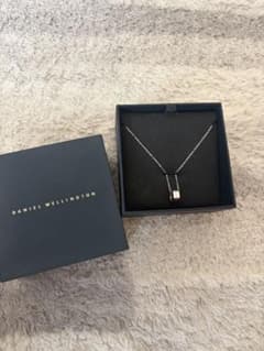 Daniel Wellington ネックレス シルバー箱付きのサムネイル