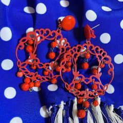 フラメンコ つけてないみたいに軽い赤ピアス〜スペイン製のサムネイル