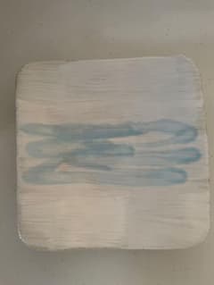 陶器 大皿 角皿 手描き 水色 刷毛目 銘あり