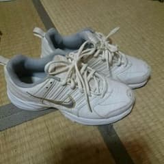 大きいサイズのナイキスニーカーのサムネイル