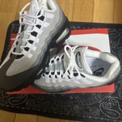 NIKE AIR MAX 95 グレー グラデーションのサムネイル