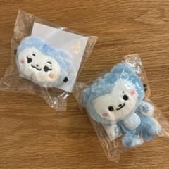 ITZY BABY TWINZY おすわりバッグチャーム RyuJJi リュジン - メルカリ