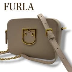 FURLA カメラバッグ ショルダーバッグ ベージュ グレージュレザー ロゴ金具 FURLA カメラバッグ ショルダーバッグ ベージュ グレージュレザー ロゴ