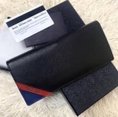 美品 PRADA長財布のサムネイル
