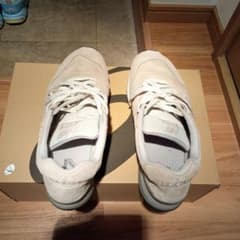 New Balance 990シリーズ ベージュ スニーカーのサムネイル