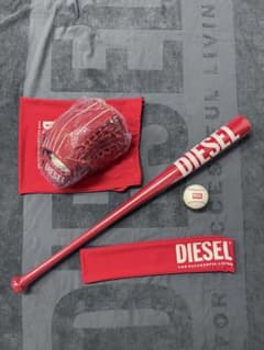 DIESEL レッドバットと野球ボールセット　　ポイントノベルティ 最終値下げ】ディーゼルノベルティ 野球バットグローブボールセット