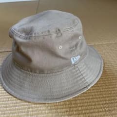 NEW ERA ベージュ バケットハット S/Mのサムネイル