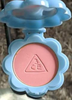 3CE フェイスカラー　コーラルピンク　アイカラーのサムネイル