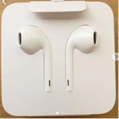 iPhone 純正イヤフォン 変換アダプタ付きのサムネイル