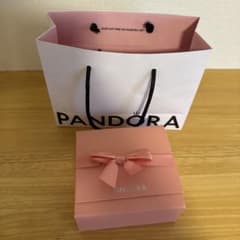 PANDORA ギフトボックスセット　白、リボン付きピンクのサムネイル
