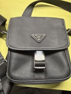 PRADA ナイロン ショルダーバッグ ブラックのサムネイル