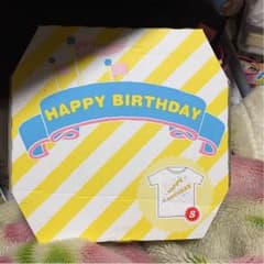 大人用のハッピーバースデーのTシャツのサムネイル