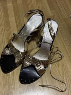 BODY DRESSING Deluxeゴールド サンダル 24cmのサムネイル