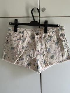 花柄ダメージショートパンツ　Forever21のサムネイル
