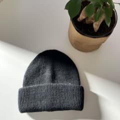 ブラックリブ編みビーニーのサムネイル