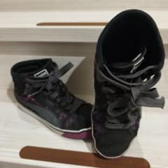 PUMA ハイカットスニーカー ブラック パープルのサムネイル