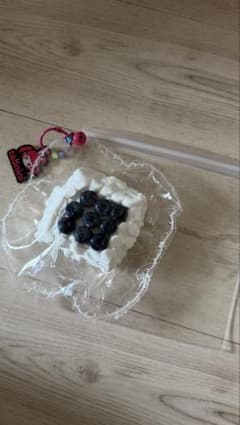 taonini ブルーベリーケーキ スクイーズのサムネイル