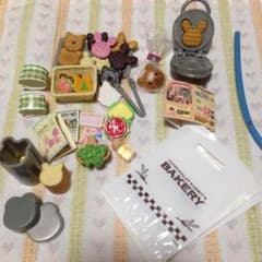 シルバニアの小さなお家と小物のサムネイル