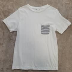 ポケットあり　白のTシャツのサムネイル