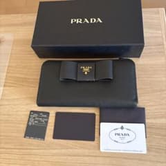 チョコ様専用 PRADAラウンドファスナー長財布のサムネイル