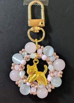 ローズクォーツ 金色ネコちゃんのビーズリースチャーム - メルカリ