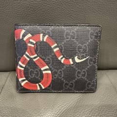 GUCCI グッチ 美品 折りたたみ財布 蛇柄のサムネイル