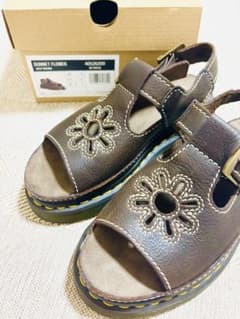 Dr. Martens DUNNET FLOWER ブラウンサンダルのサムネイル