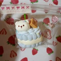 くまさんカップケーキスクイーズ　ケーキスクイーズくまスクイーズ　海外スクイーズのサムネイル