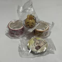 くら寿司コラボ　フィギュア　缶バッジ　うさぎのサムネイル