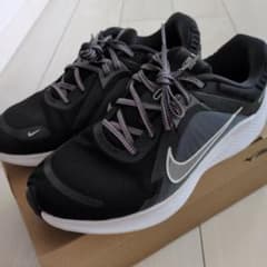 NIKE QUEST 5 ランニングシューズ ブラック　25.5cmのサムネイル