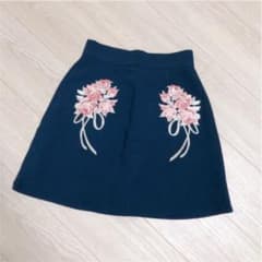 美品。evelyn(エブリン) 刺繍スカート Mサイズのサムネイル
