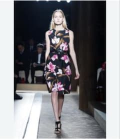 サルバトーレフェラガモ 花柄 ノースリーブ ワンピース 42ブラック ピンク サルバトーレフェラガモ 花柄 ノースリーブ ワンピース 42ブラック