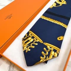 ✨未使用✨エルメス　スカーフ柄② 人気配色　ブラック✖️ゴールド　ネクタイ HERMES エルメス ネクタイ シルク100% 花柄 総柄 ブラック スカーフ柄