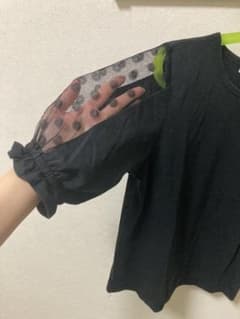 ドット柄シースルー袖黒Tシャツ　マーキーズのサムネイル