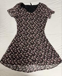 H&M DIVIDED 花柄 ミニワンピース 半袖のサムネイル